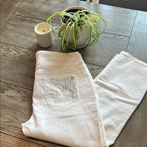 🌞d & co. White Embroidered Pocket Jeans, 16P